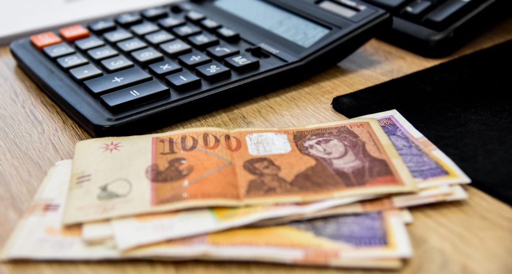 Administrata ne Maqedoni paralajmeron greve, kerkon rritje pagash
